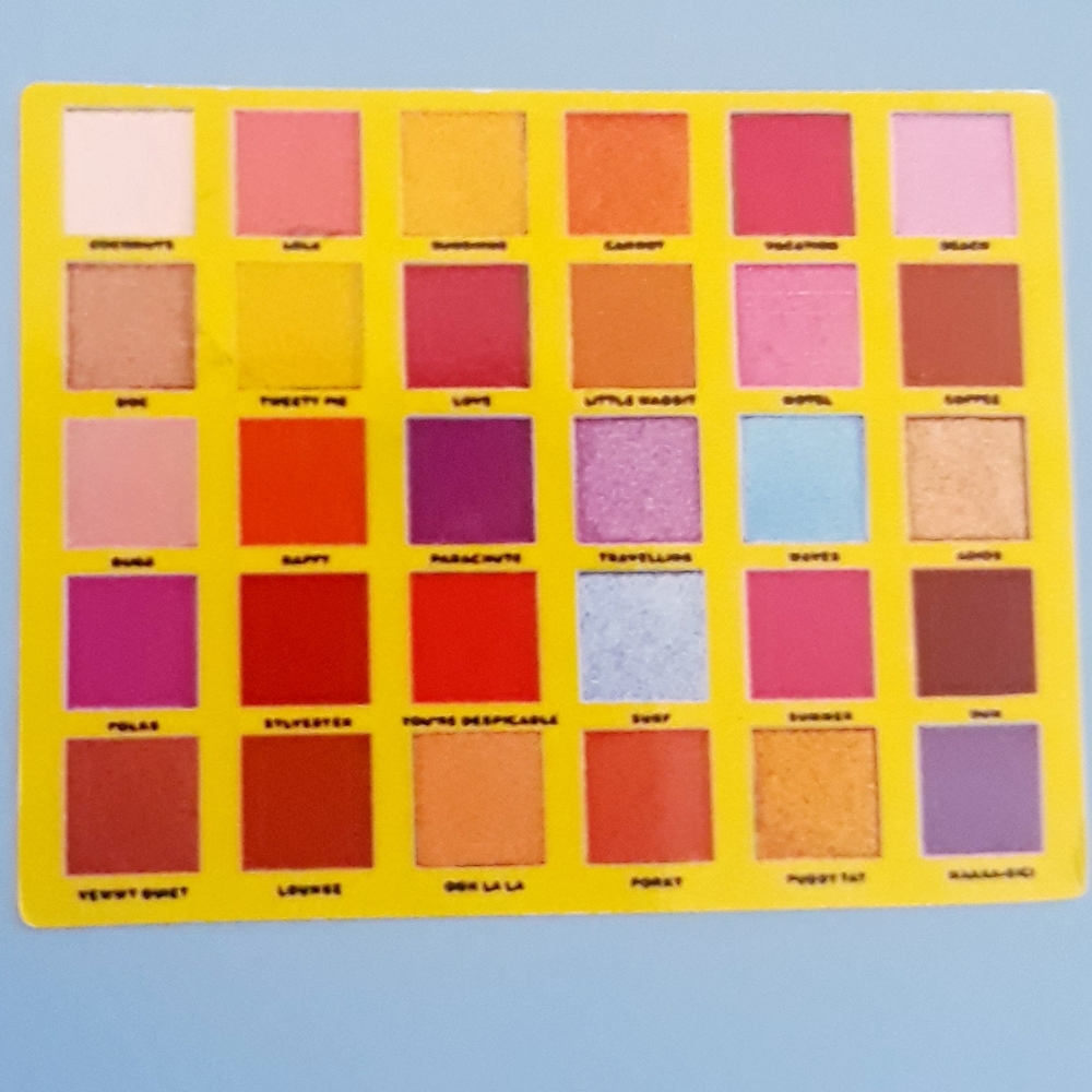 I Heart Revolution Looney Tunes Shadow Palette - 30 Colors - Picture 9 of 16
